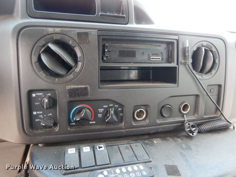 image for item DM2927 2011 Ford E450  shuttle bus