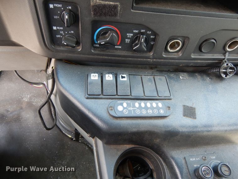 image for item DM2927 2011 Ford E450  shuttle bus