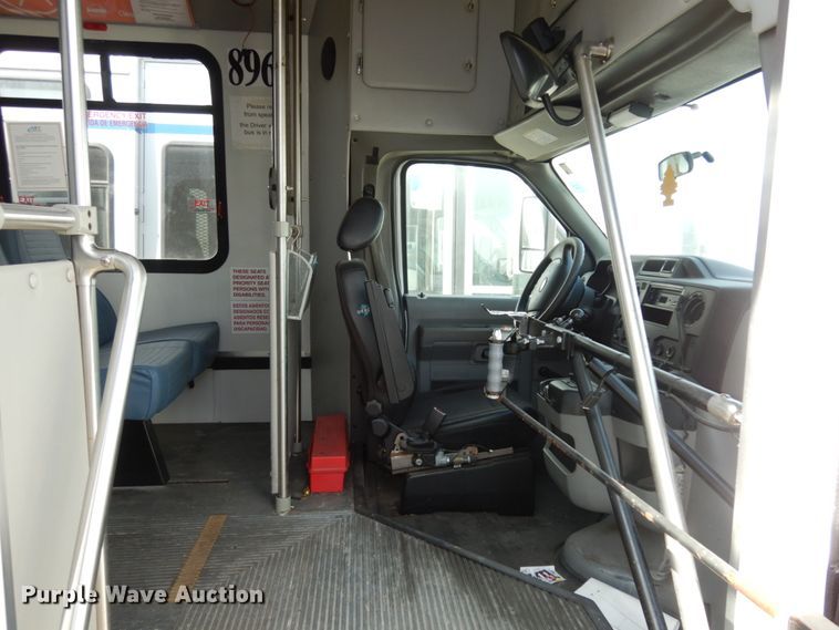 image for item DM2927 2011 Ford E450  shuttle bus