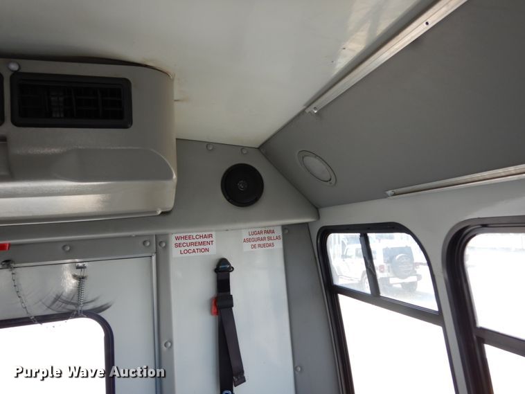 image for item DM2927 2011 Ford E450  shuttle bus