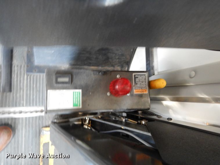 image for item DM2927 2011 Ford E450  shuttle bus