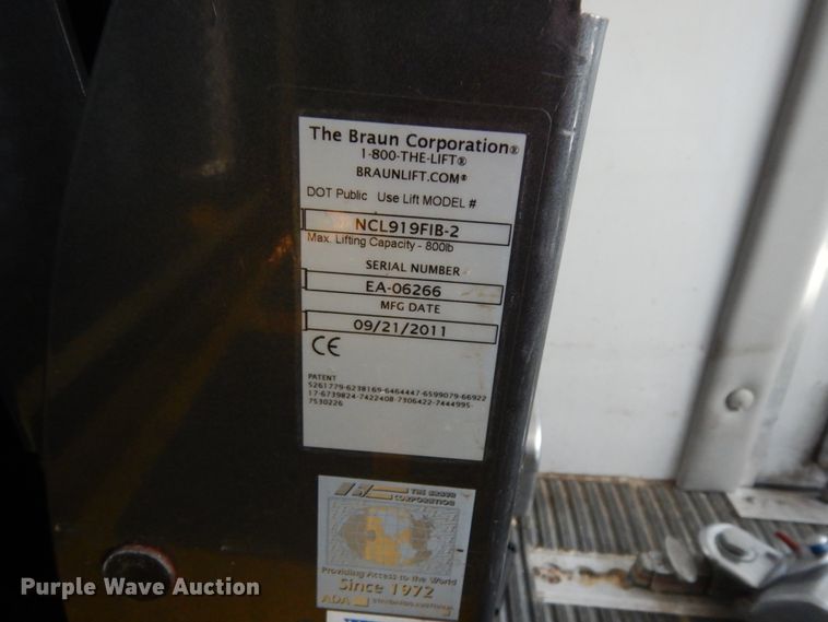 image for item DM2927 2011 Ford E450  shuttle bus