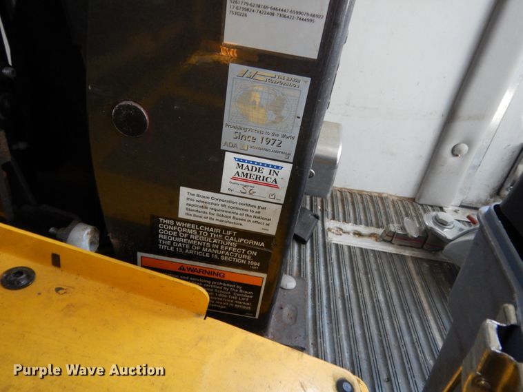 image for item DM2927 2011 Ford E450  shuttle bus