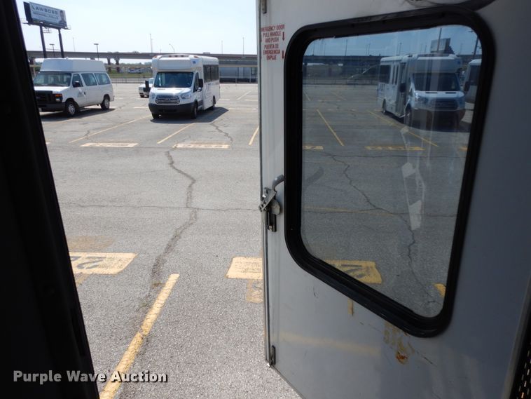 image for item DM2927 2011 Ford E450  shuttle bus