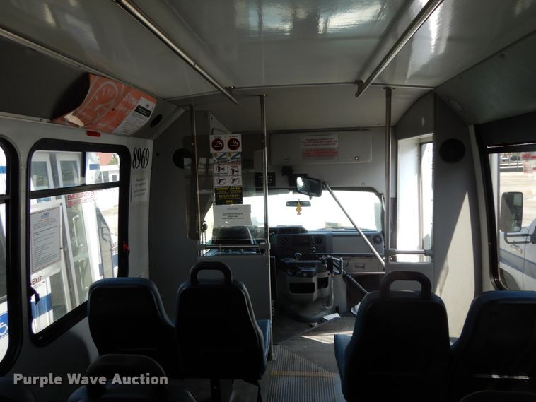 image for item DM2927 2011 Ford E450  shuttle bus