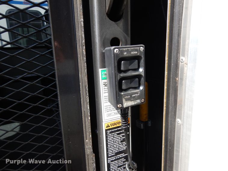 image for item DM2927 2011 Ford E450  shuttle bus