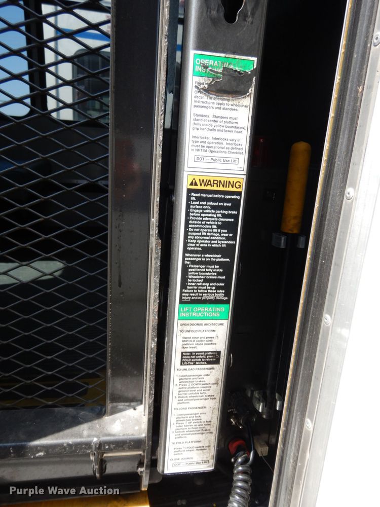 image for item DM2927 2011 Ford E450  shuttle bus