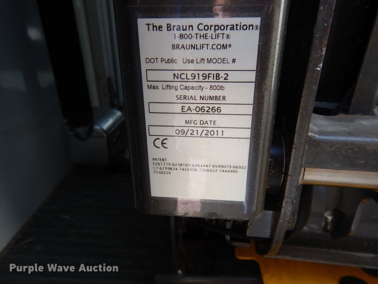 image for item DM2927 2011 Ford E450  shuttle bus