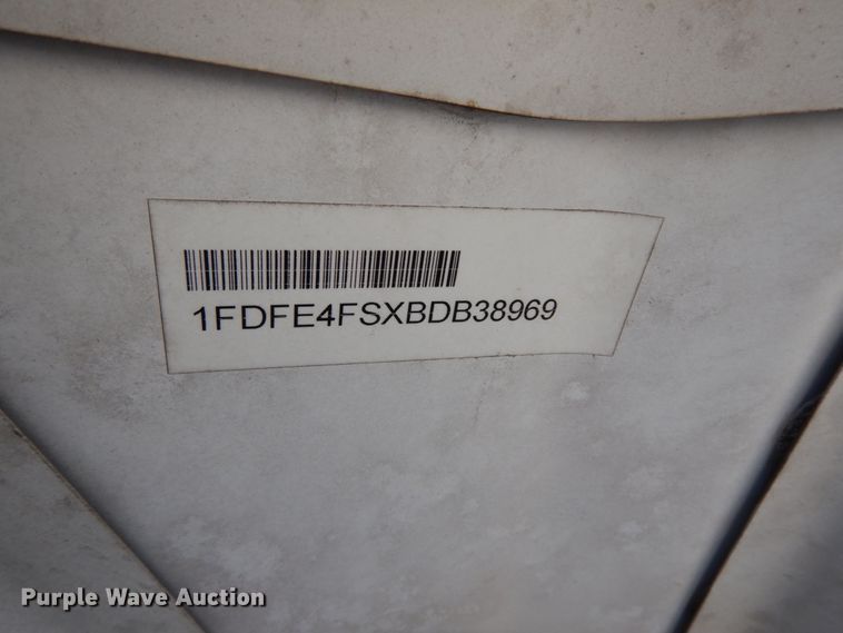 image for item DM2927 2011 Ford E450  shuttle bus