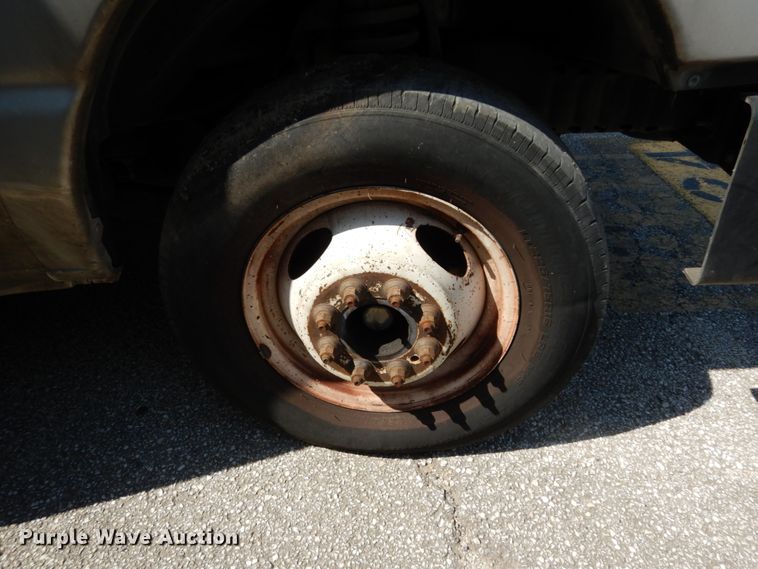 image for item DM2927 2011 Ford E450  shuttle bus