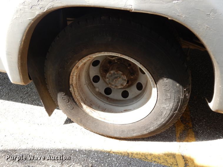 image for item DM2927 2011 Ford E450  shuttle bus