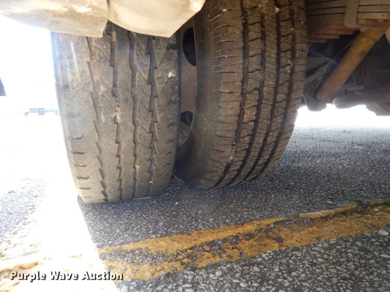 image for item DM2927 2011 Ford E450  shuttle bus