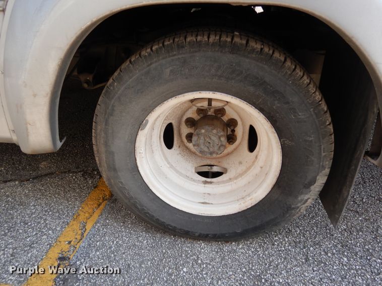 image for item DM2927 2011 Ford E450  shuttle bus