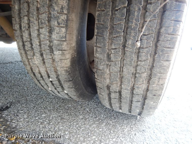 image for item DM2927 2011 Ford E450  shuttle bus