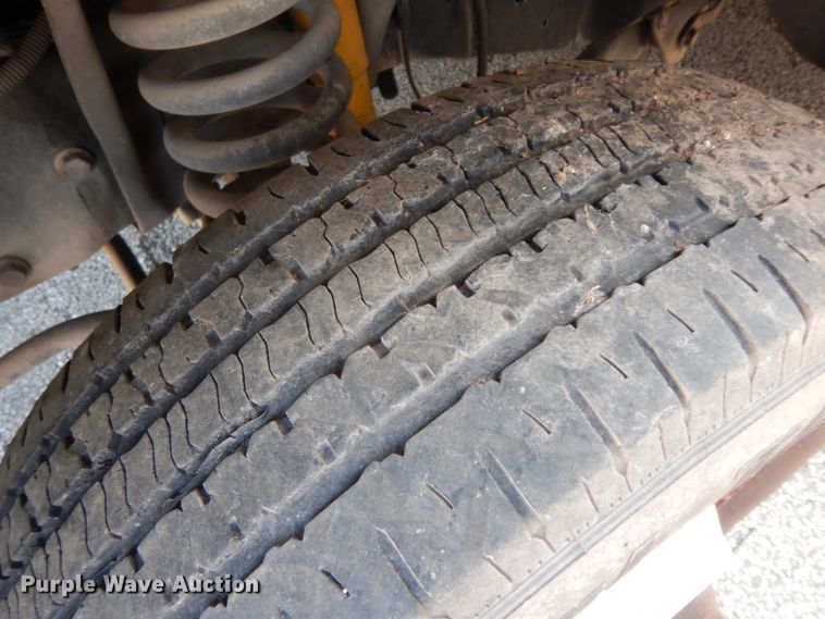 image for item DM2927 2011 Ford E450  shuttle bus