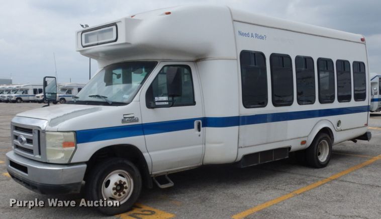 image for item DM2928 2008 Ford E450  shuttle bus