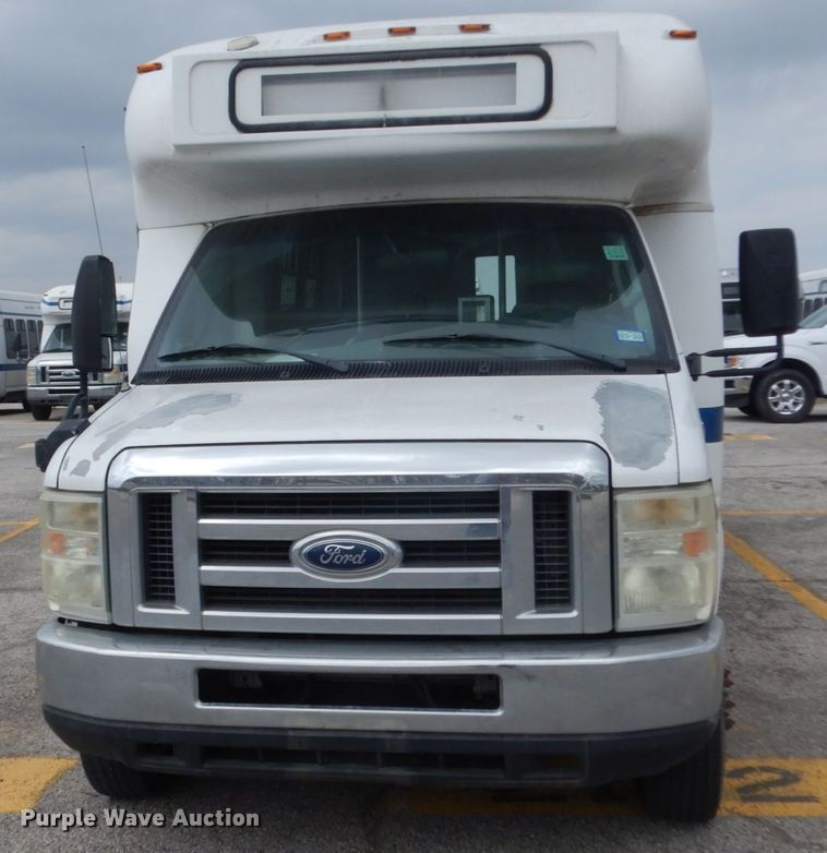 image for item DM2928 2008 Ford E450  shuttle bus