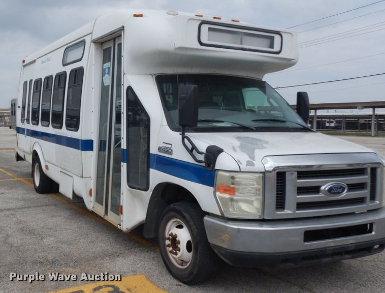 image for item DM2928 2008 Ford E450  shuttle bus
