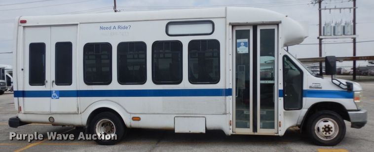 image for item DM2928 2008 Ford E450  shuttle bus