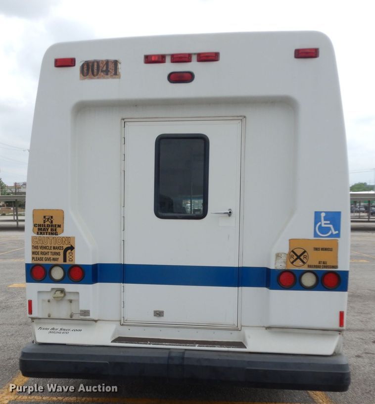 image for item DM2928 2008 Ford E450  shuttle bus