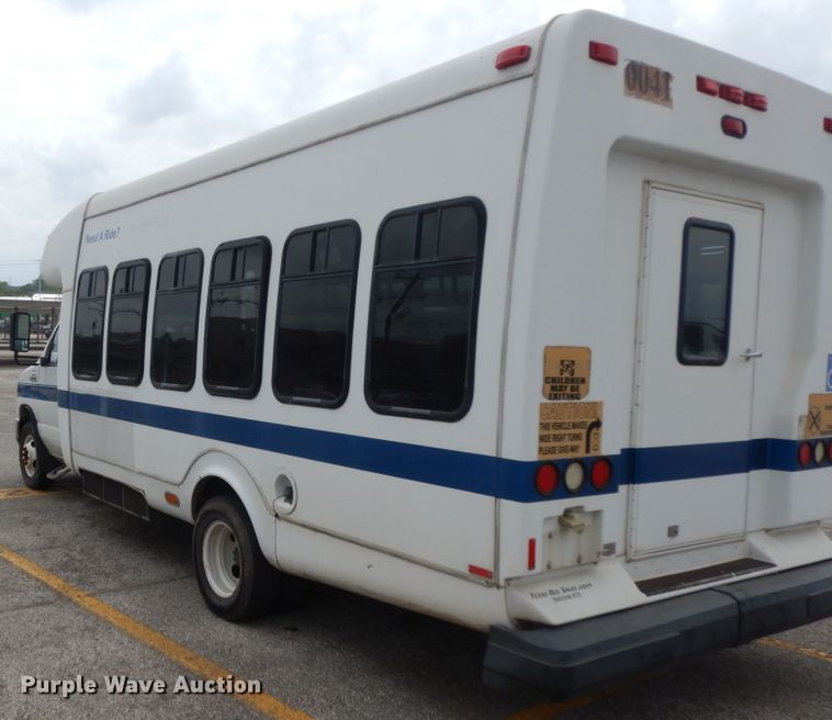 image for item DM2928 2008 Ford E450  shuttle bus
