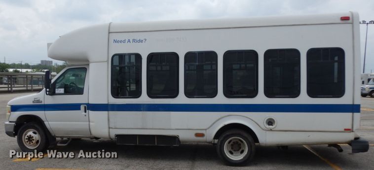 image for item DM2928 2008 Ford E450  shuttle bus