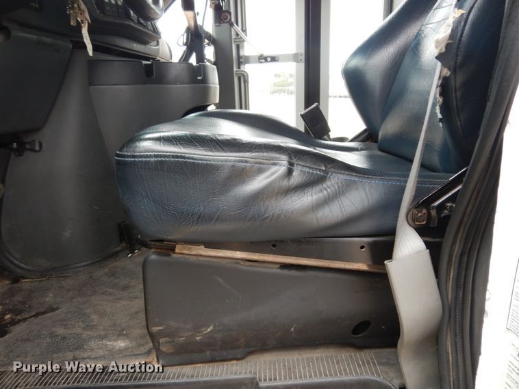 image for item DM2928 2008 Ford E450  shuttle bus