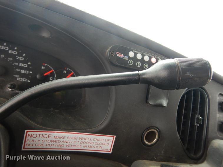 image for item DM2928 2008 Ford E450  shuttle bus