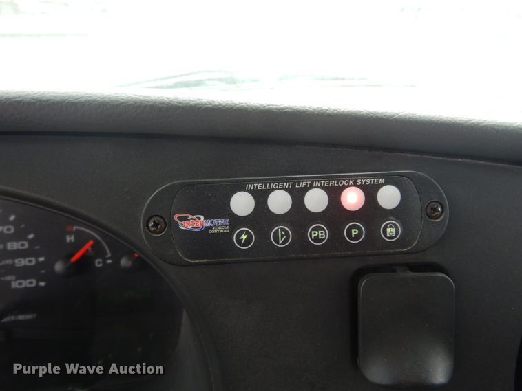 image for item DM2928 2008 Ford E450  shuttle bus