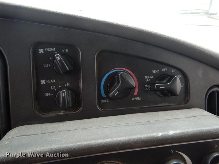 image for item DM2928 2008 Ford E450  shuttle bus