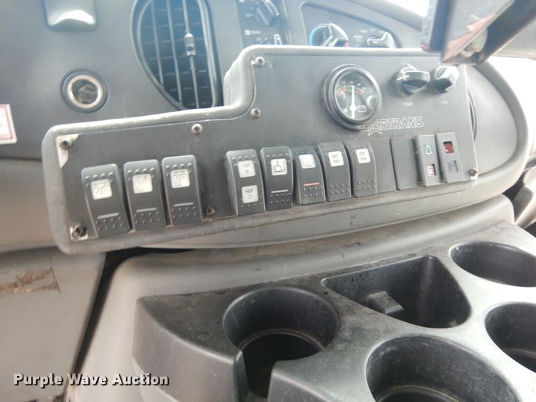 image for item DM2928 2008 Ford E450  shuttle bus