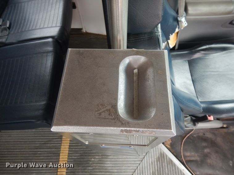 image for item DM2928 2008 Ford E450  shuttle bus