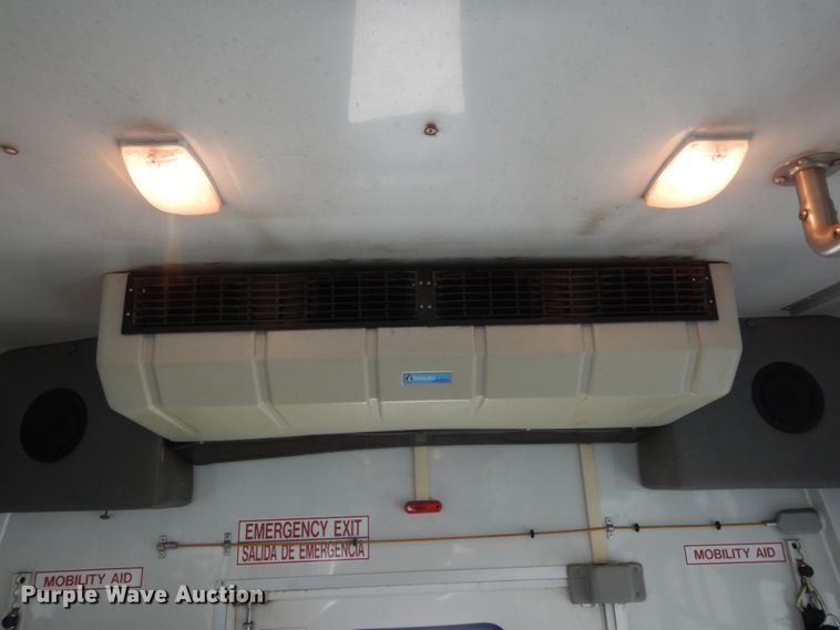 image for item DM2928 2008 Ford E450  shuttle bus