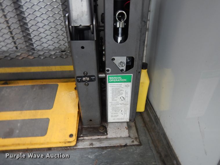 image for item DM2928 2008 Ford E450  shuttle bus