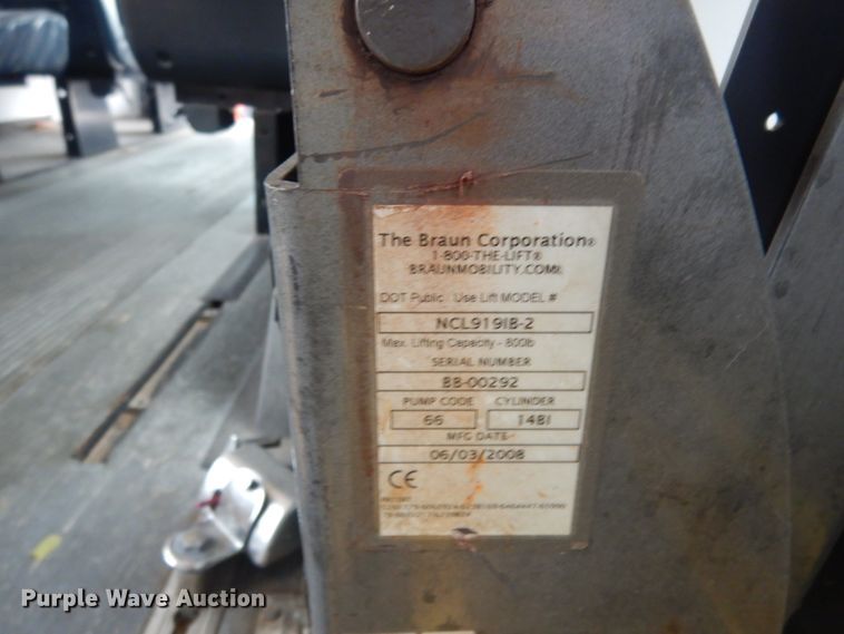 image for item DM2928 2008 Ford E450  shuttle bus