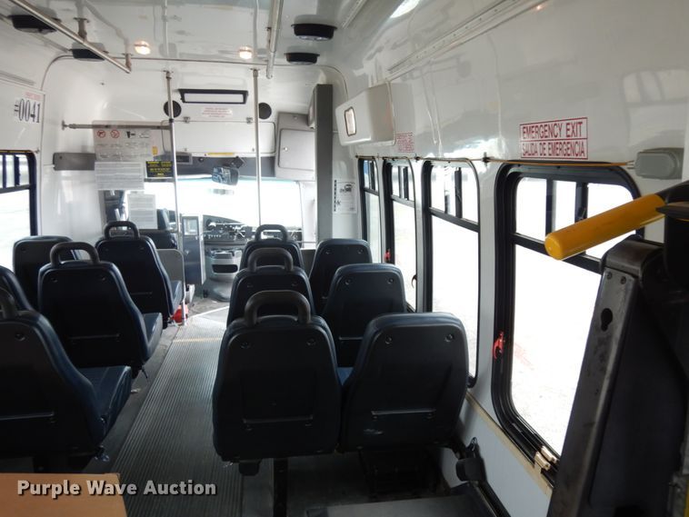 image for item DM2928 2008 Ford E450  shuttle bus