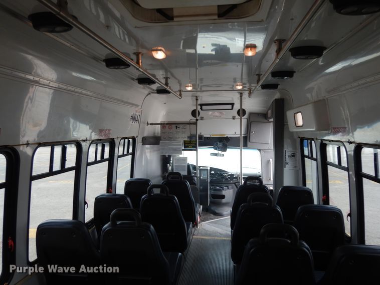 image for item DM2928 2008 Ford E450  shuttle bus