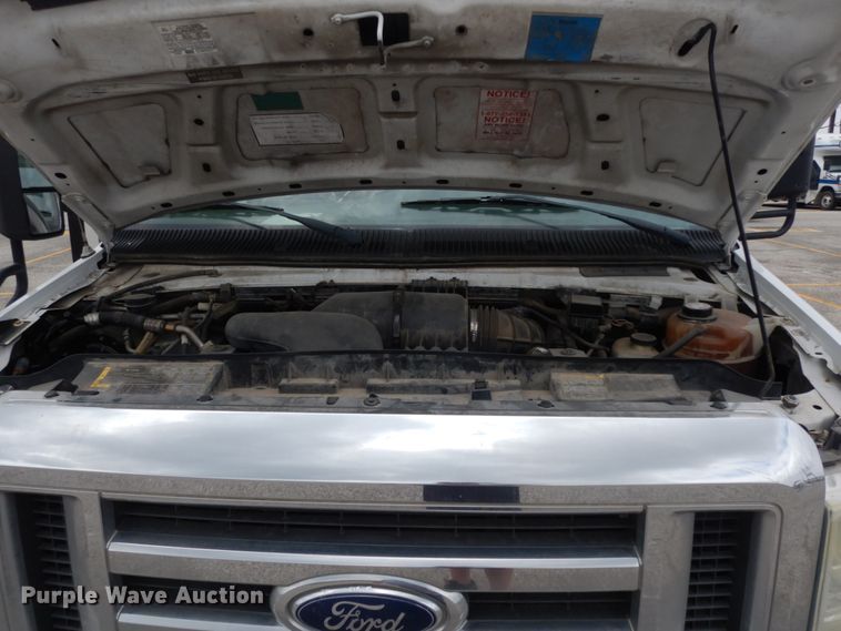 image for item DM2928 2008 Ford E450  shuttle bus