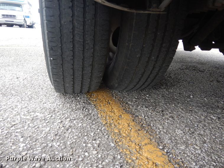 image for item DM2928 2008 Ford E450  shuttle bus