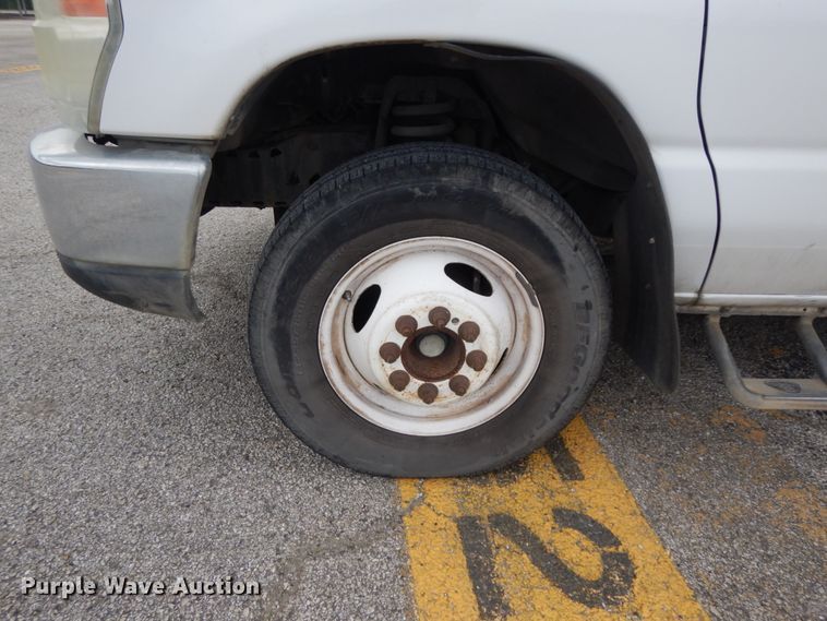 image for item DM2928 2008 Ford E450  shuttle bus