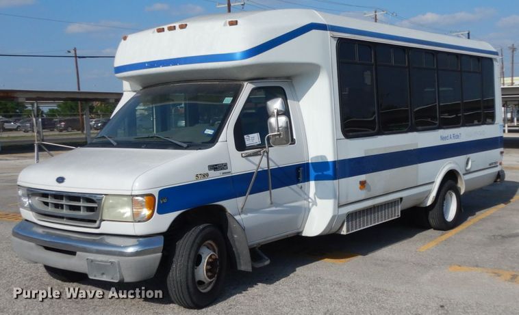 image for item DM2929 2002 Ford E450  shuttle bus