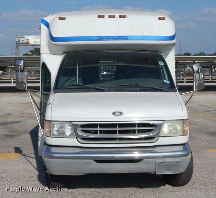 image for item DM2929 2002 Ford E450  shuttle bus