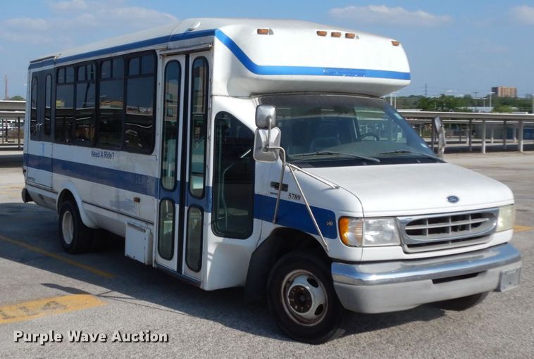 image for item DM2929 2002 Ford E450  shuttle bus