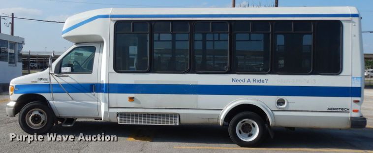image for item DM2929 2002 Ford E450  shuttle bus