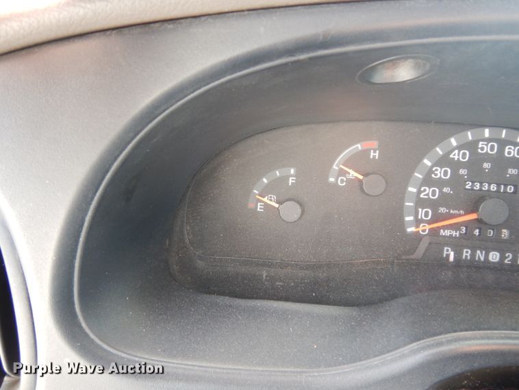 image for item DM2929 2002 Ford E450  shuttle bus