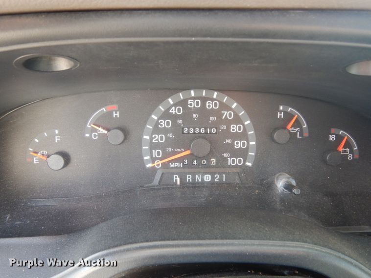 image for item DM2929 2002 Ford E450  shuttle bus