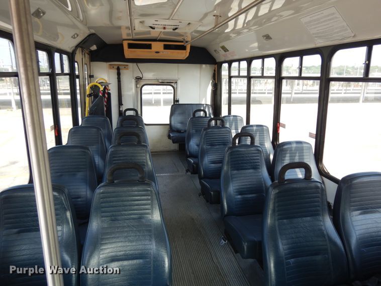 image for item DM2929 2002 Ford E450  shuttle bus