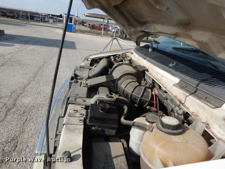 image for item DM2929 2002 Ford E450  shuttle bus