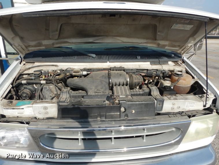 image for item DM2929 2002 Ford E450  shuttle bus