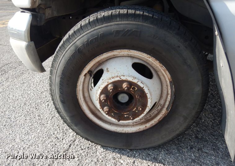 image for item DM2929 2002 Ford E450  shuttle bus